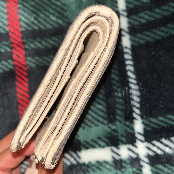 Nude Tory Burch bi fold wallet! - Picture 4 of 4